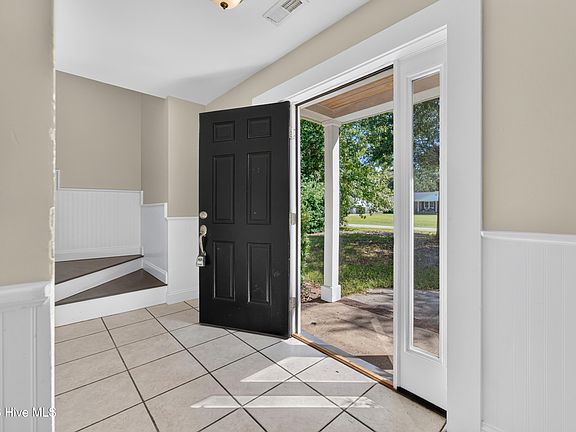 4th image of 233 Tanbridge Road