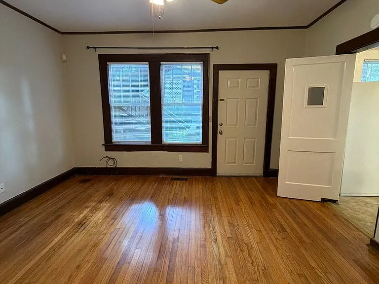 534 E Call St — Photo 15