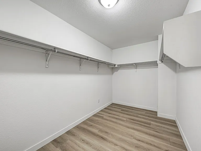 9012 Edmundsbury Dr — Photo 26