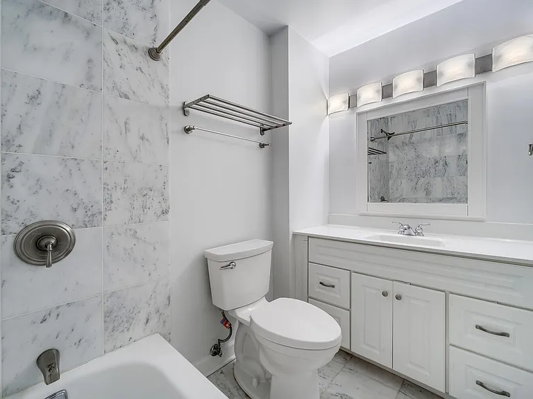 1030 N State St #40E — Photo 13