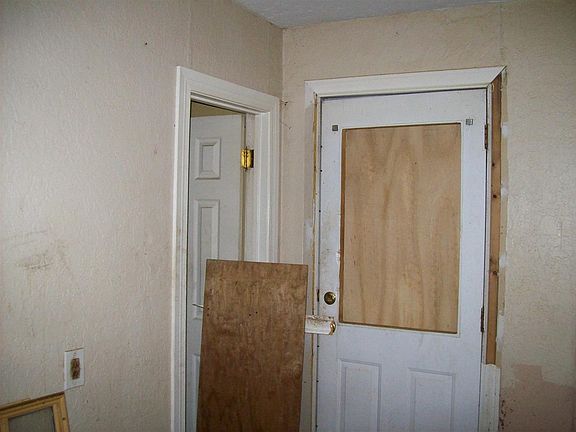 5th image of 1408 NW Lake Ave