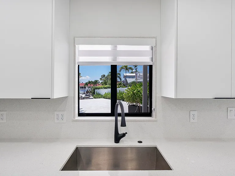 1891 SE 5th Ct — Photo 18