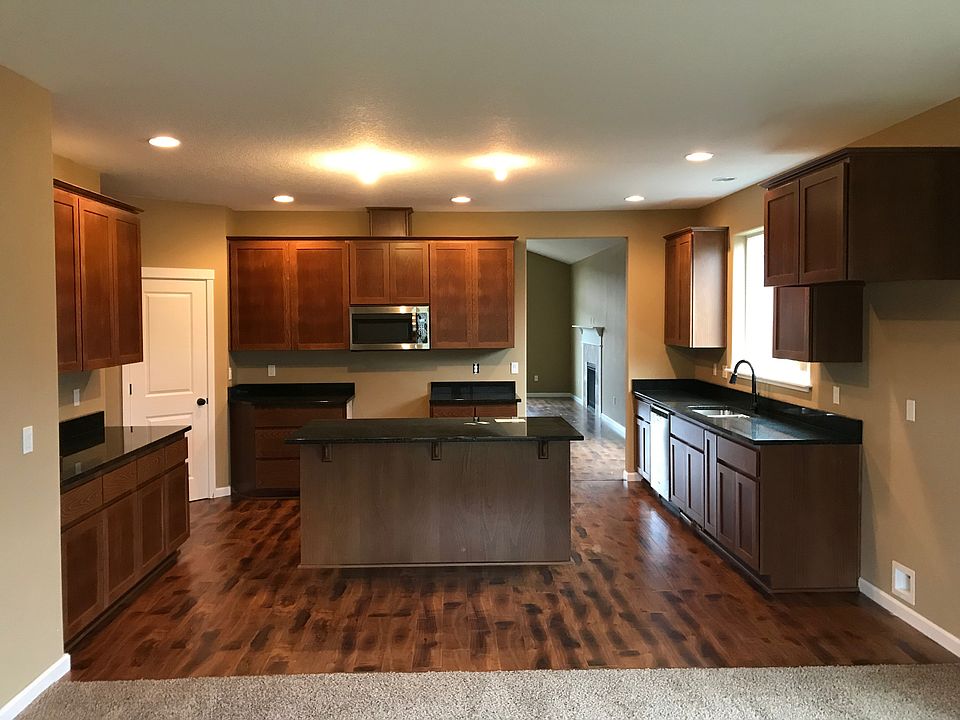 2nd image of 2121 NE Evergreen Ave