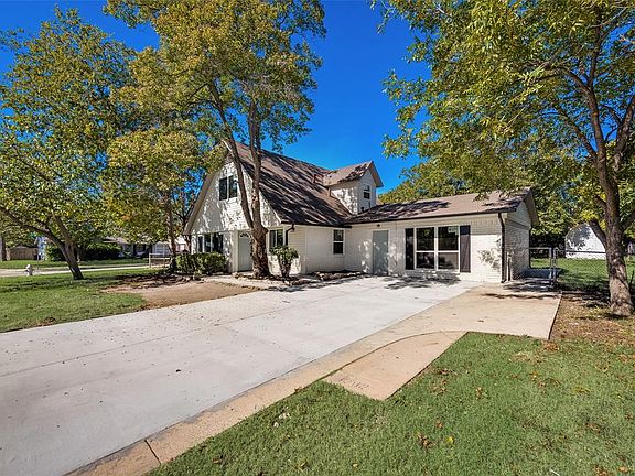 2nd image of 731 Willow Springs Dr