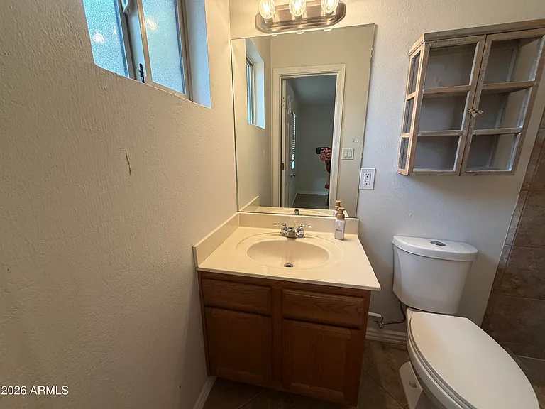 1207 E Christy Dr — Photo 10