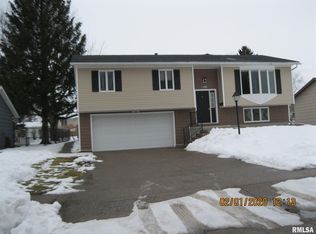 1120 Willany Dr, Clinton, IA 52732