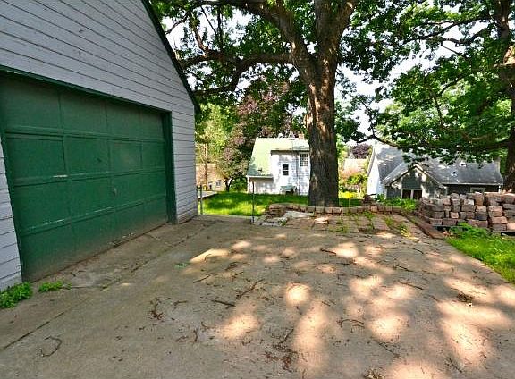 3rd image of 3021 Polk St NE
