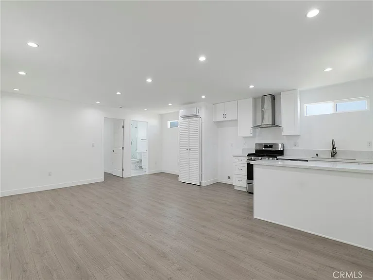 10018 N Aqueduct Ave — Photo 5