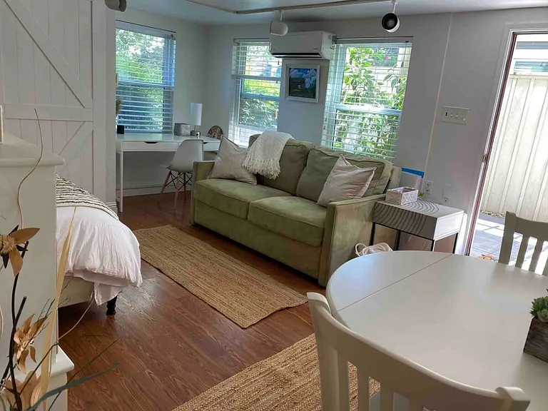 1621 Main St #B — Photo 4