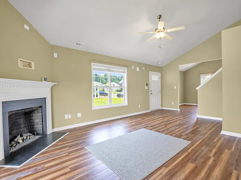 160 Collinwood Dr — Photo 9