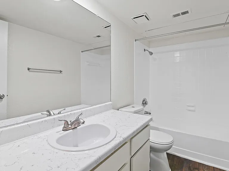 The Summit Apartments — Photo 35