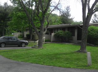 105 Red Deer Dr, Hurricane, WV 25526