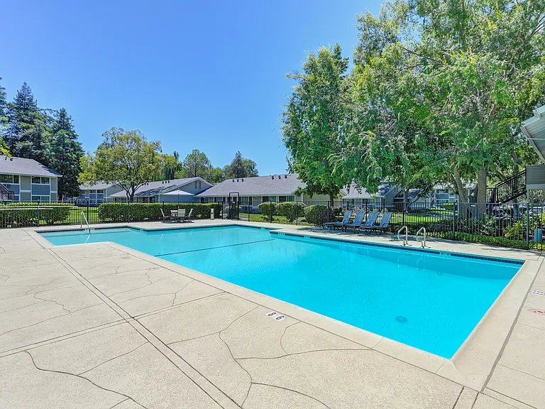 Pinecrest Apartments — Photo 15