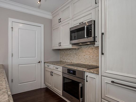 Incredible gourmet kitchen