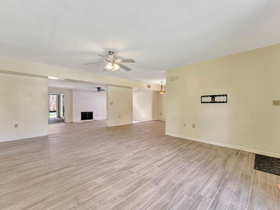 1st image of 935 Tarpon Ave
