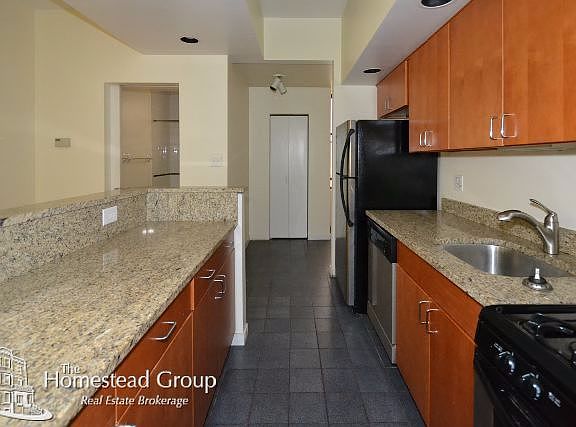 4th image of 1733 N Hermitage Ave APT 2F