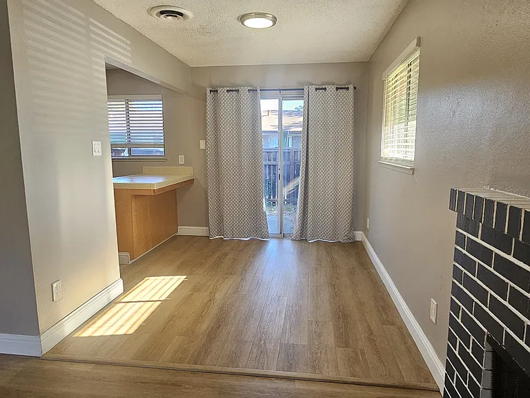 5893 S Land Park Dr — Photo 6