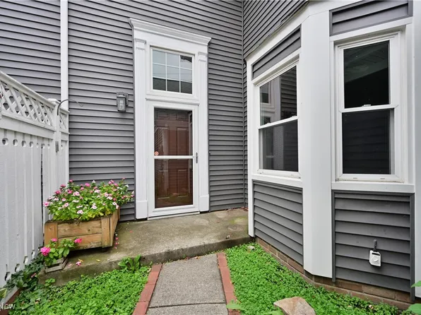 19740 Lake Rd, Rocky River, OH 44116