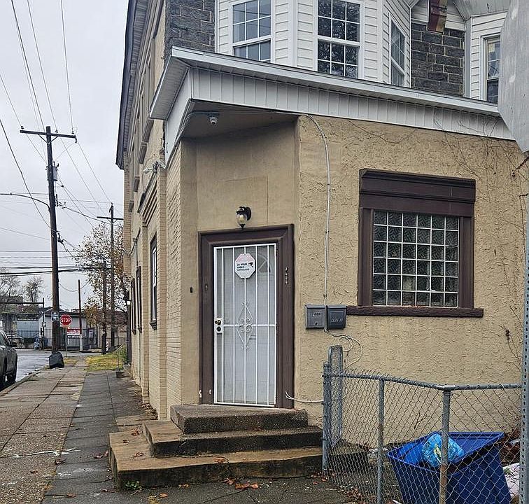 1st image of 4000 N 12th St