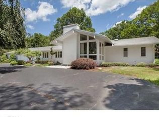 27 Williamsburg Dr, Orange, CT 06477