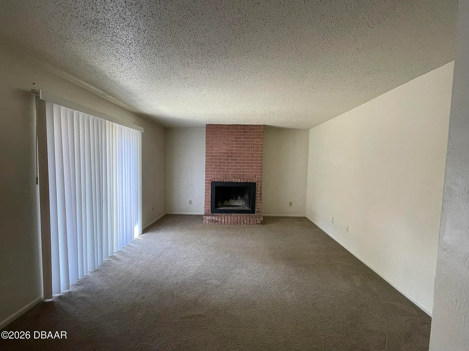 2 bed, 1.5 bath, 1242 sqft, $1,425 — Photo 2