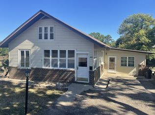 405 E 3rd St, Redfield, SD 57469