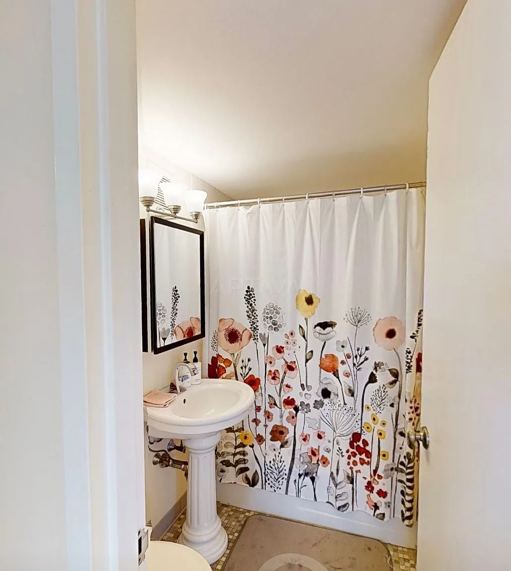 Central Square area, 2 bedroom, 2 bathroom apartment — Photo 3