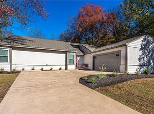 1736 E Overcrest St, Fayetteville, AR 72703