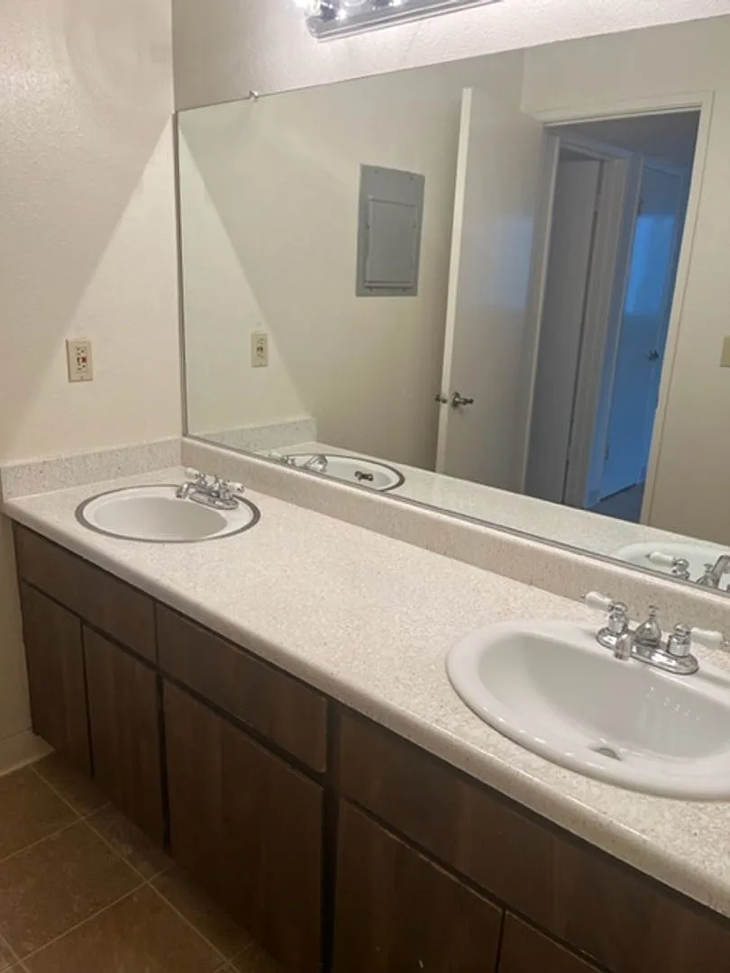 162r — Photo 4
