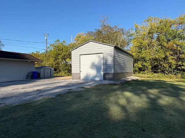 2 bed, 896 sqft, $1,600 — Photo 2