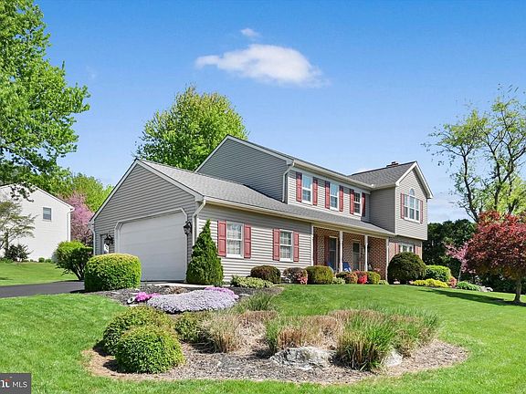 4th image of 30 Edgewood Dr