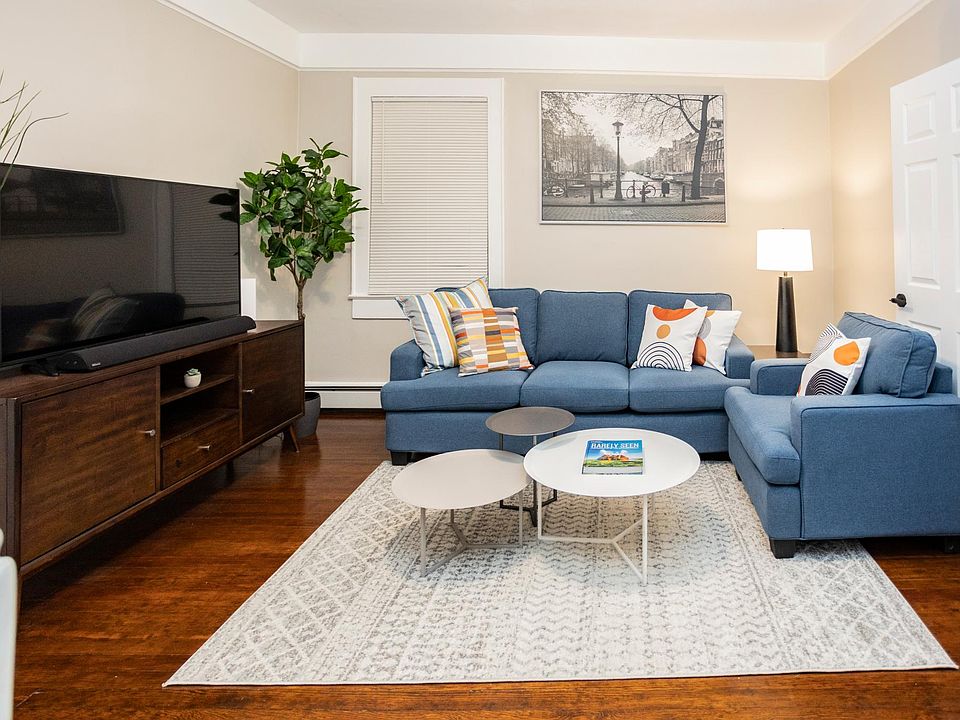 1st image of 32 Oakwood Ave Floor 1