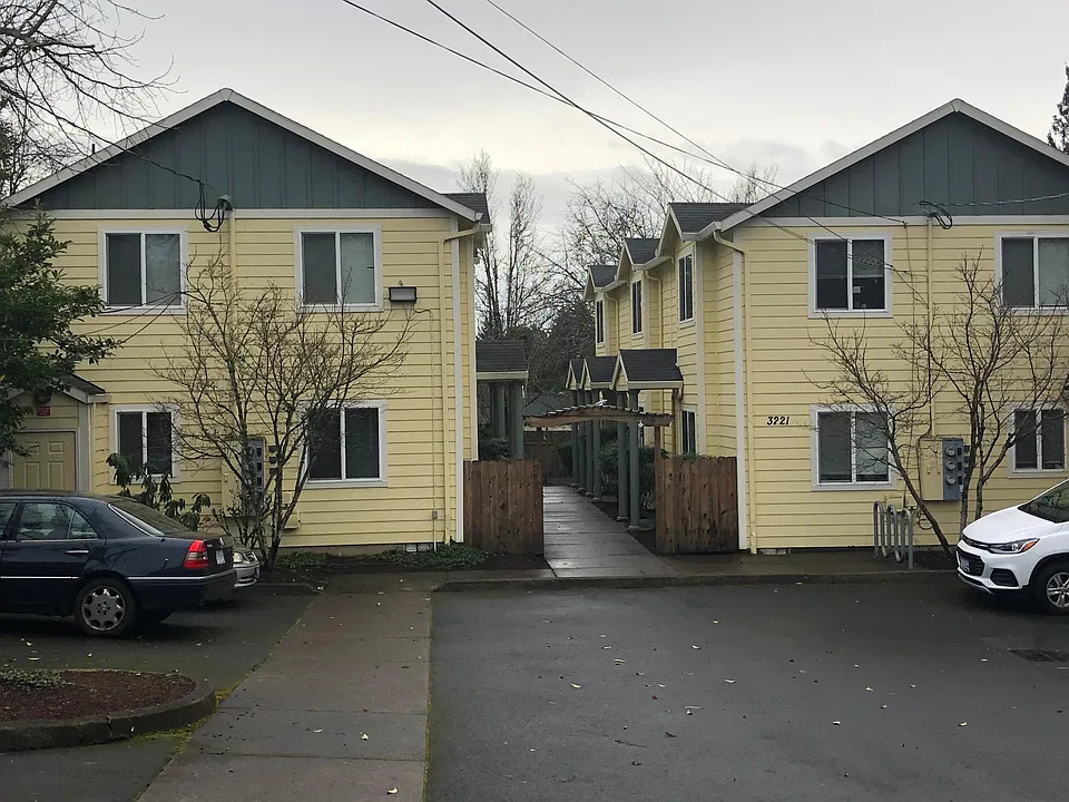 3221 SE 90th Pl #4