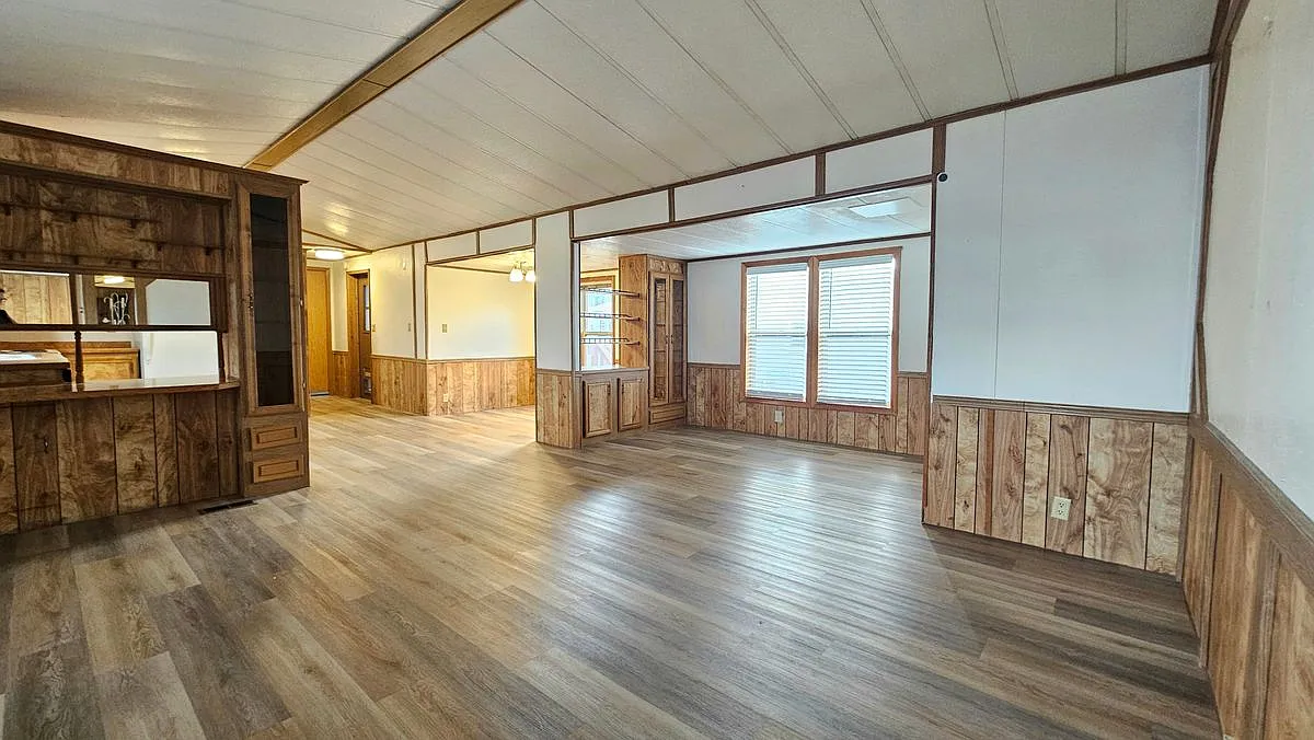 2 bed, 2.0 bath, 1050 sqft, $1,200 — Photo 3