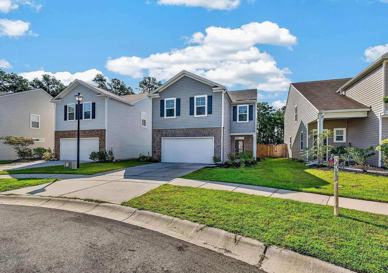 Spacious Summerville Home with Community Amenities — Photo 1