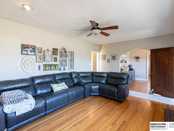 5th image of 713 Hazel St