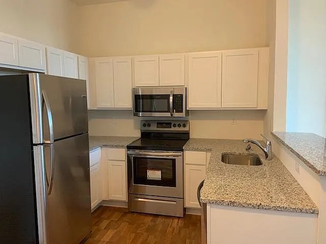 6 Riverside Dr — Photo 3