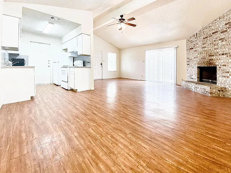 106 Hughson Ct — Photo 10