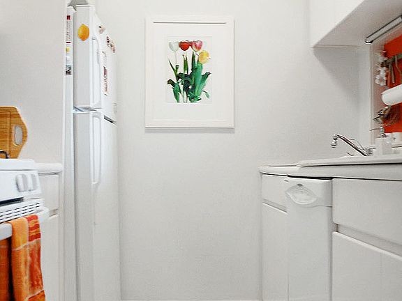 4th image of 188 E 64th St APT 1701