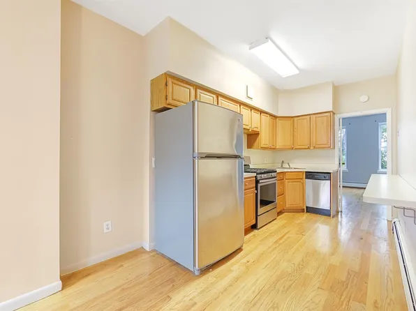 523 Adams Street image 4 of 19