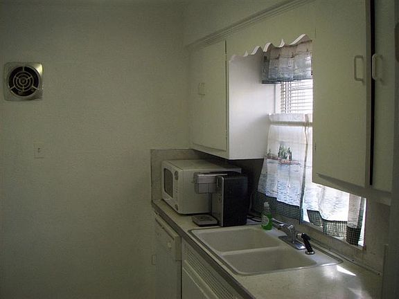 4th image of 40 Wampler Ave
