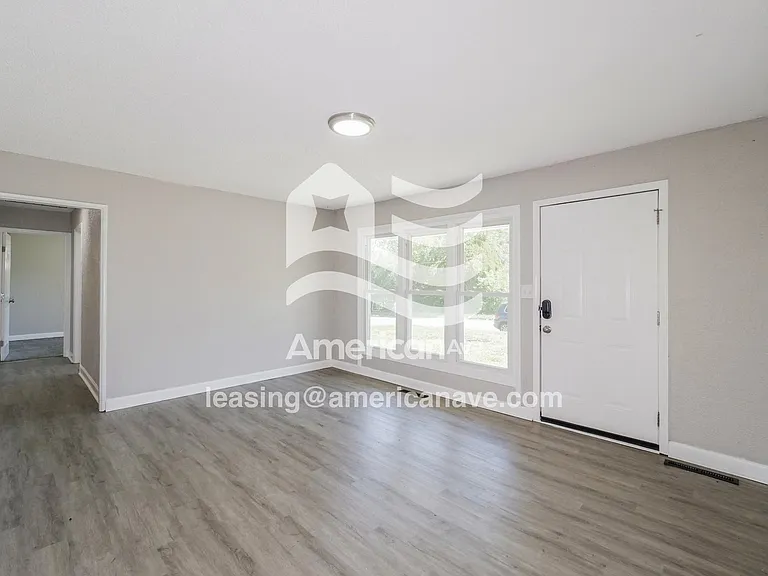 1308748_004_living_room_4.jpg