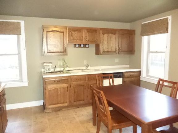 2nd image of 638 N Lincoln Dr