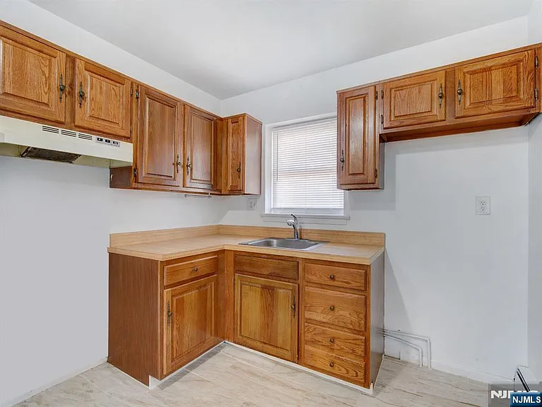 365 Bloomfield Ave — Photo 13