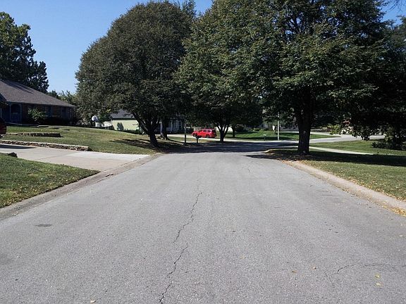 5th image of 806 Tam O Shanter Dr