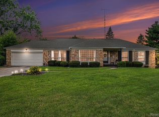 6076 Pebbleshire Dr, Grand Blanc, MI 48439