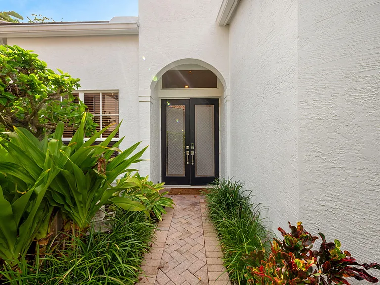143 Sunset Bay Dr — Photo 2