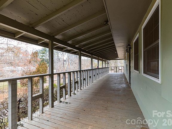 3rd image of 6 Overlook Cir