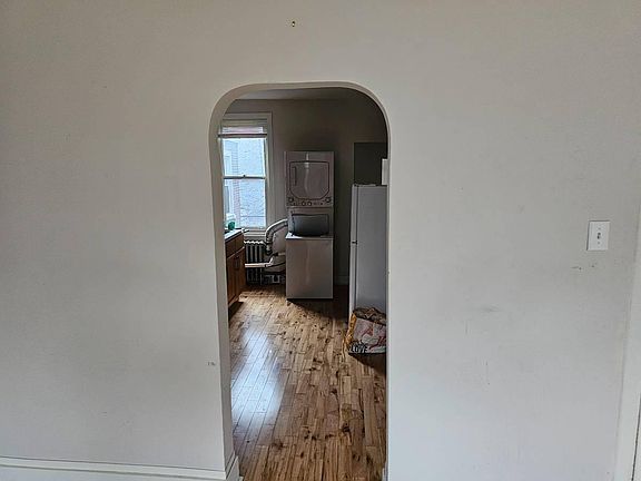 3rd image of 748 Fitzwater St Floor 2