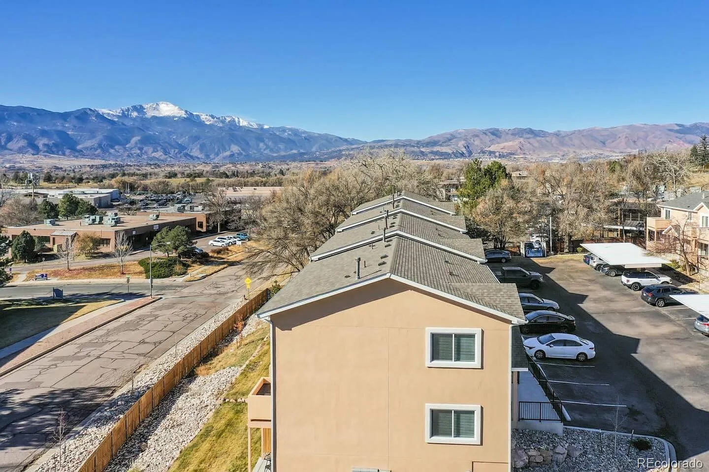 4 bed, 4.0 bath, 1924 sqft, $2,095 — Photo 4
